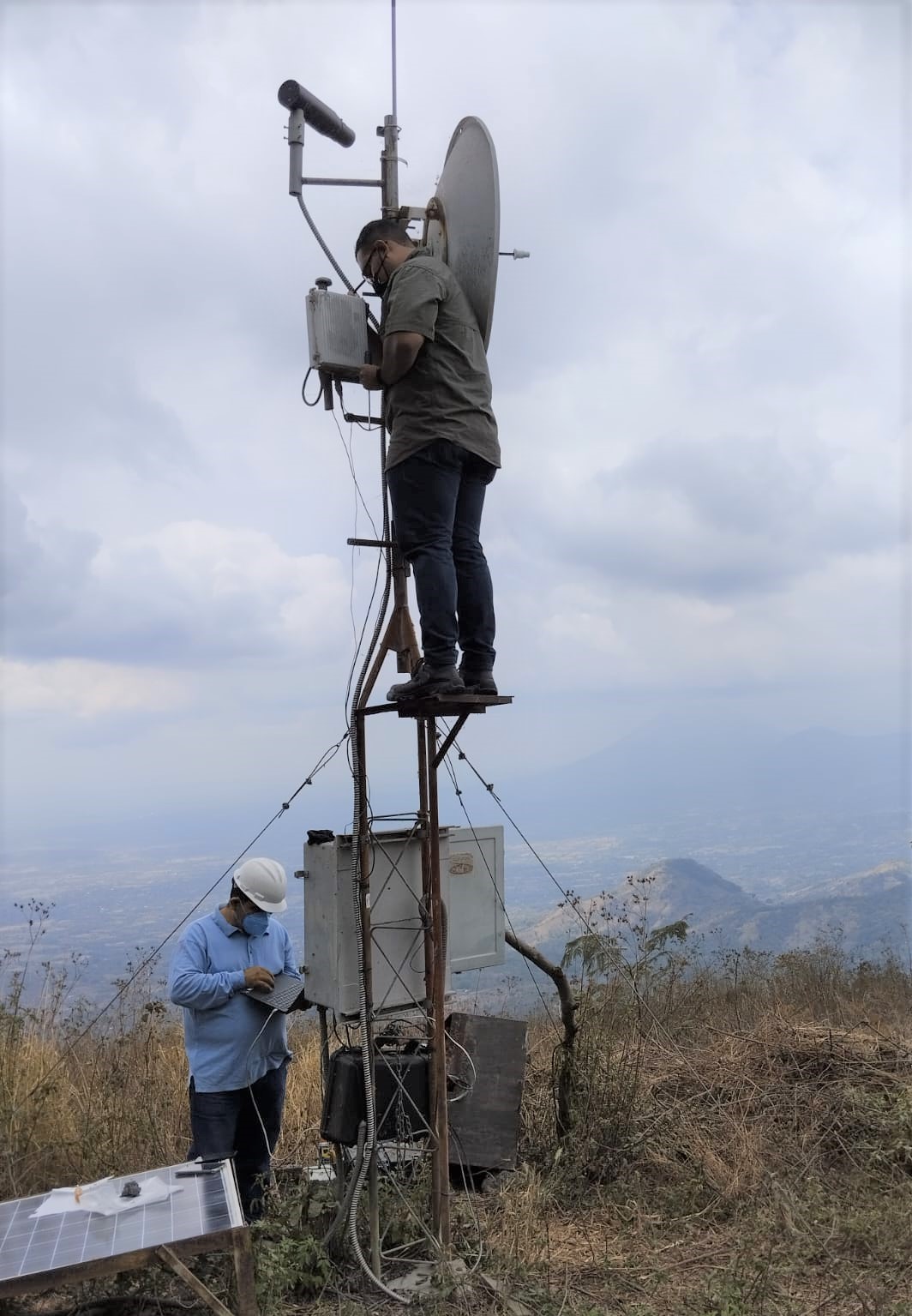 DOAS networks upgraded at San Miguel and Santa Ana volcanoes, El ...